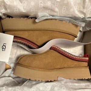 UGG TAZZ PLATFORM SLIPPER CHESTNUT SIZE 8